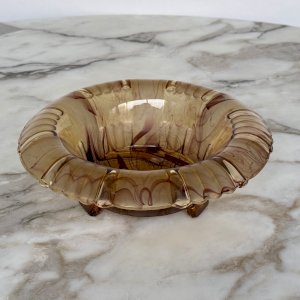 Coupe Art Déco en verre moucheté ambré pied tripode 1930 M3421