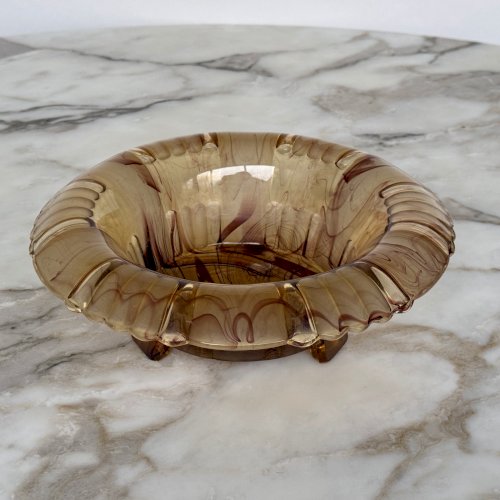 Coupe Art Déco en verre moucheté ambré pied tripode 1930 M3421