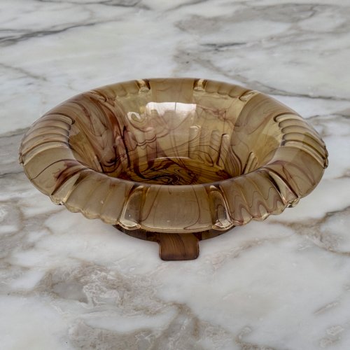 Coupe Art Déco en verre moucheté ambré pied tripode 1930 M3421