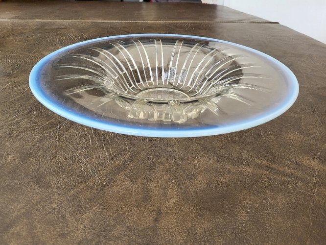 COUPE AVEC LES BORDS OPALESCENTS  N° 26