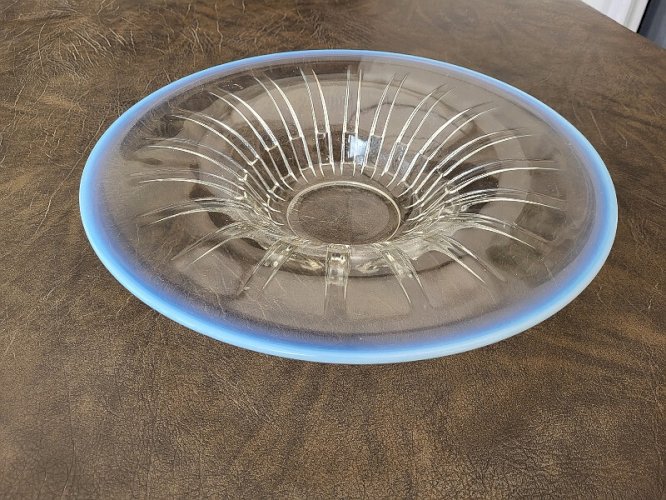 COUPE AVEC LES BORDS OPALESCENTS  N° 26