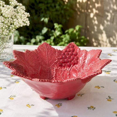 Coupe centre de table en barbotine feuilles de vigne framboise