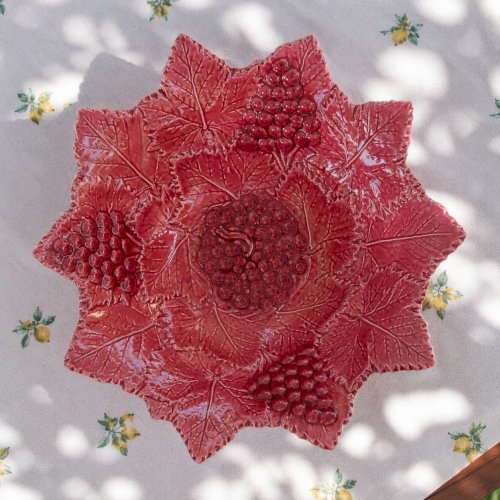 Coupe centre de table en barbotine feuilles de vigne framboise