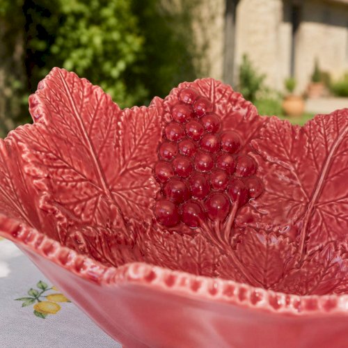 Coupe centre de table en barbotine feuilles de vigne framboise