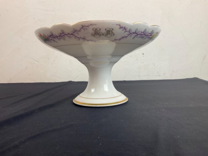 coupe centre de table porcelaine style Louis XVI. Avec monogramme