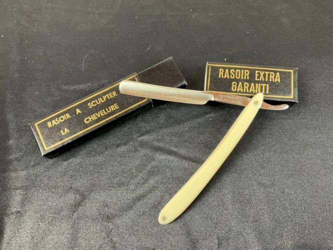 COUPE CHOUX , LE DORIS BEAUJEU LALLIAS , Rasoir Razor ( état neuf )
