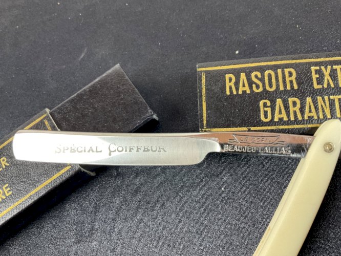 COUPE CHOUX , LE DORIS BEAUJEU LALLIAS , Rasoir Razor ( état neuf )