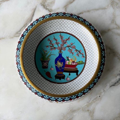 Coupe cloisonnée sur son support en bois début XXe Chine décor de fruits M3930