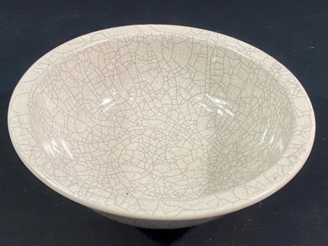 Coupe creuse de service saladier faïence fine à glaçure finement craquelée Japon