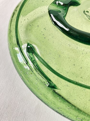 Coupe creuse en verre bullé soufflé, filets de verre appliqués, fabrication artisanale