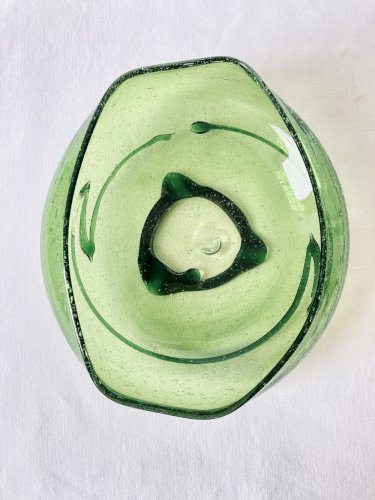 Coupe creuse en verre bullé soufflé, filets de verre appliqués, fabrication artisanale