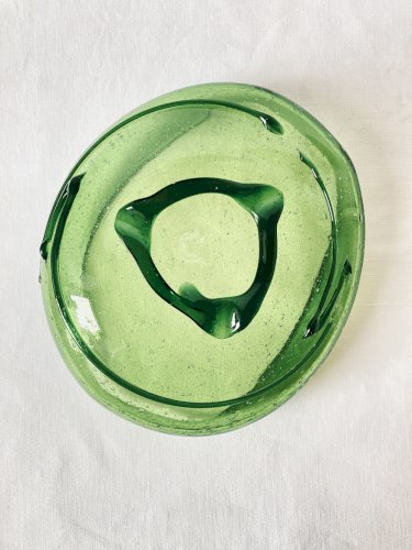 Coupe creuse en verre bullé soufflé, filets de verre appliqués, fabrication artisanale