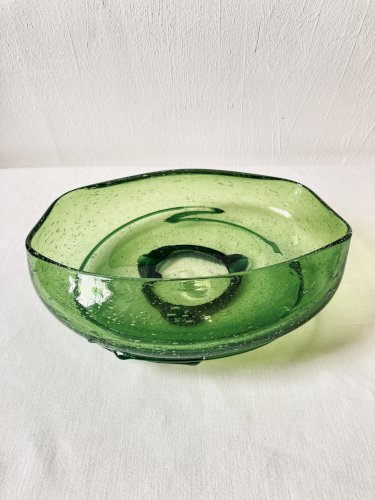Coupe creuse en verre bullé soufflé, filets de verre appliqués, fabrication artisanale