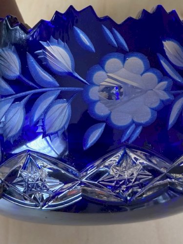 Coupe en cristal de bohème bleu cobalt taillée main