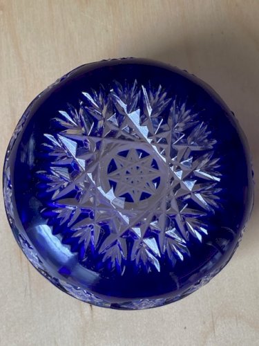 Coupe en cristal de bohème bleu cobalt taillée main