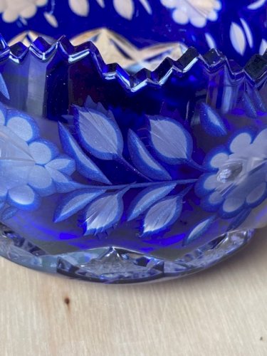 Coupe en cristal de bohème bleu cobalt taillée main