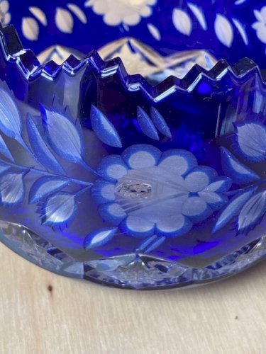 Coupe en cristal de bohème bleu cobalt taillée main