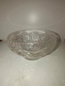 coupe en cristal taillé joliment travaillée en bon etat