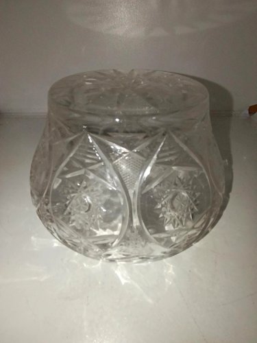 coupe en cristal taillé joliment travaillée en bon etat