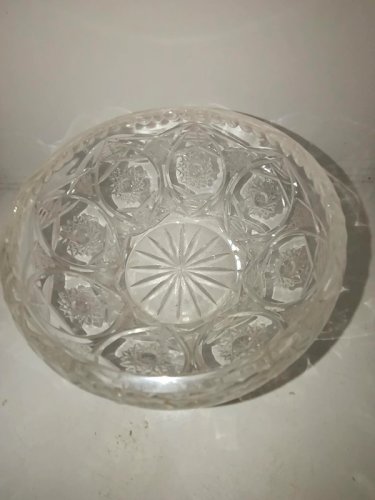 coupe en cristal taillé joliment travaillée en bon etat