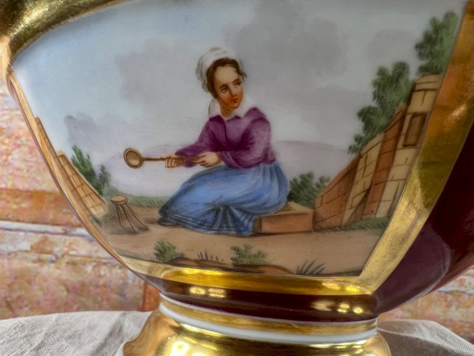 Coupe en porcelaine de Paris – XIXe siècle – Peinte à la main – Décor rouge or