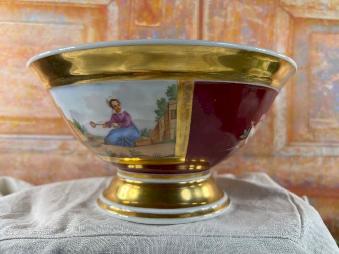 Coupe en porcelaine de Paris – XIXe siècle – Peinte à la main – Décor rouge or