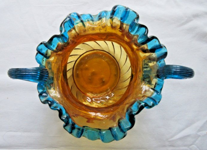 Coupe en verre bicolore George SAND, bol ambre, rajouts bleus: bord et anses