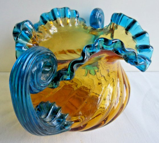 Coupe en verre bicolore George SAND, bol ambre, rajouts bleus: bord et anses