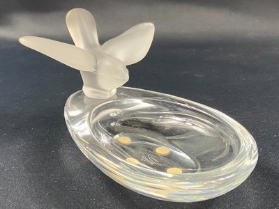 Elongated crystal bowl signed Sèvres with a stylized bird design.