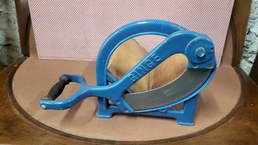 GINGER STAINLESS STEEL BREAD SLICER