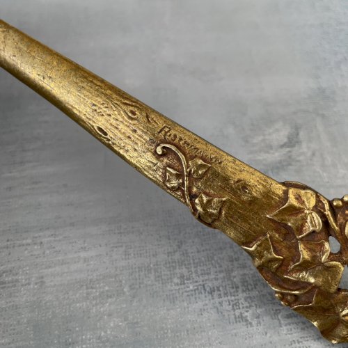 Coupe papier en bronze signé RISCHMANN décor art nouveau feuilles de lierre