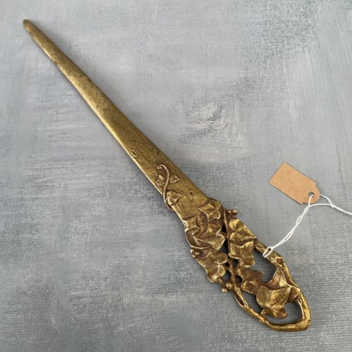 Coupe papier en bronze signé RISCHMANN décor art nouveau feuilles de lierre