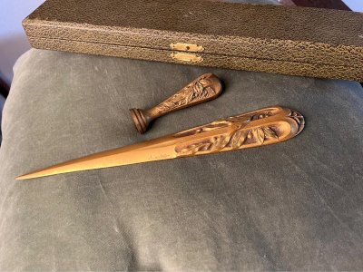 Coupe papier et cachet en bronze signé Charles