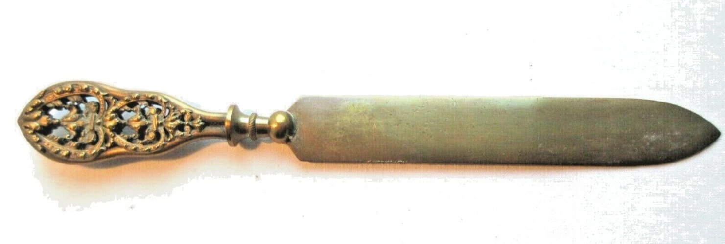 Coupe papier Napoléon III, bronze sculpté d'acanthes et ajouré