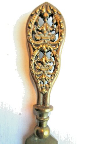 Coupe papier Napoléon III, bronze sculpté d'acanthes et ajouré