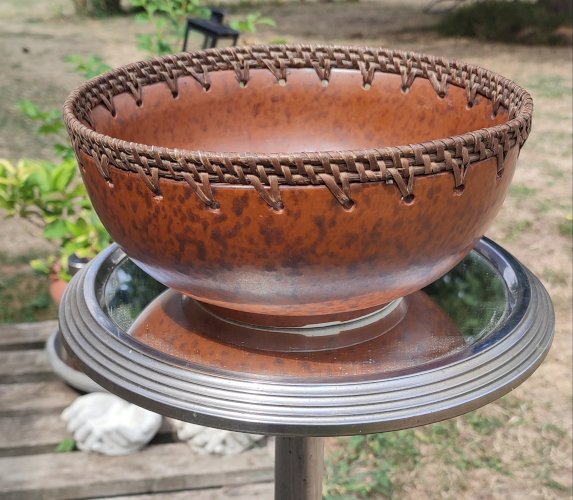 Coupe poterie Rinjani Lombok Indonésie Argile et rotin