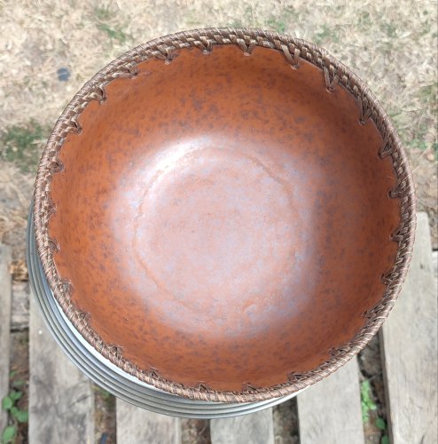 Coupe poterie Rinjani Lombok Indonésie Argile et rotin