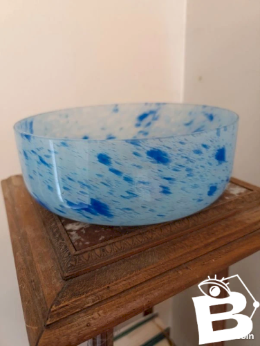 coupe saladier en verre avec incrustation bleu dans le gout de murano en bon etat