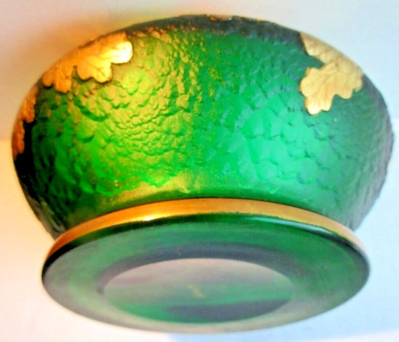 Coupe signée Legras, Montjoye, Verre vert Dégagé à l'Acide, chêne et glands Or