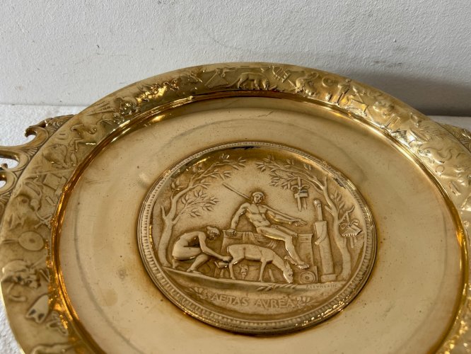 Coupe sur pied en bronze doré par "F LEVILLAIN Fondeur Barbedienne " XIX Siecle