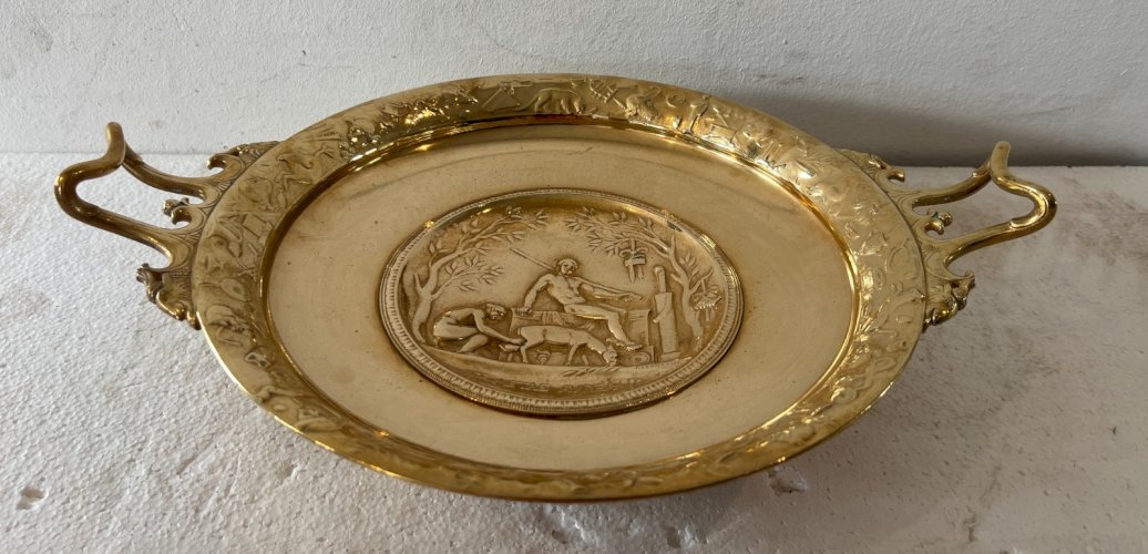 Coupe sur pied en bronze doré par "F LEVILLAIN Fondeur Barbedienne " XIX Siecle