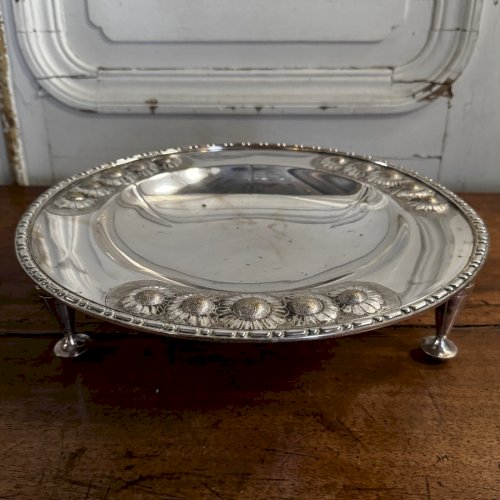 Coupe sur pied en métal argenté Art Déco par Romepla 1930 décor floral M3673