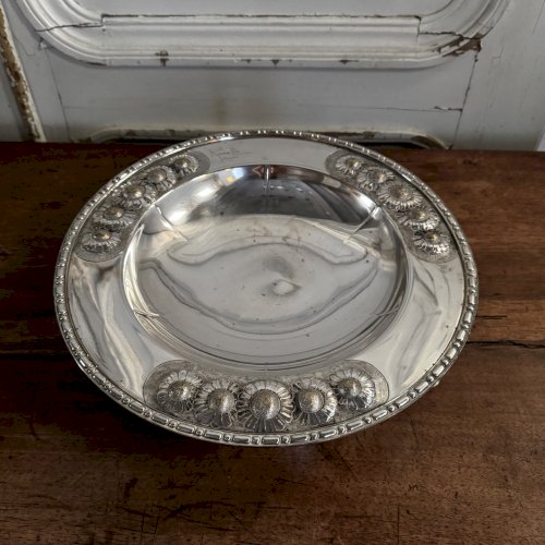 Coupe sur pied en métal argenté Art Déco par Romepla 1930 décor floral M3673