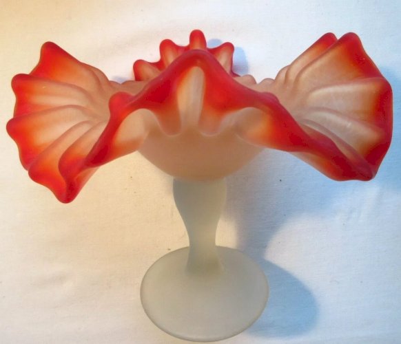 Coupe sur pied Vintage, pâte de verre au bord rouge, plissée, pied incolore