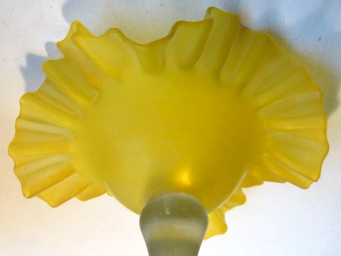 Coupe sur pied Vintage, pâte de verre jaune plissée, pied incolore