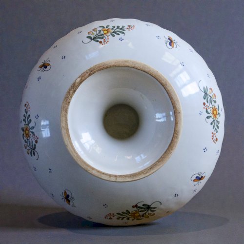 Coupe sur piédouche artisanale du Moustiers