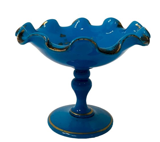 Coupe sur piédouche en opaline bleu a rehaut d'or XIX siècle