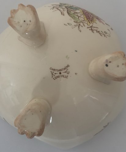 Coupe tripode faïence de Keller et Guerin Luneville 1900's modèle chrysanthèmes