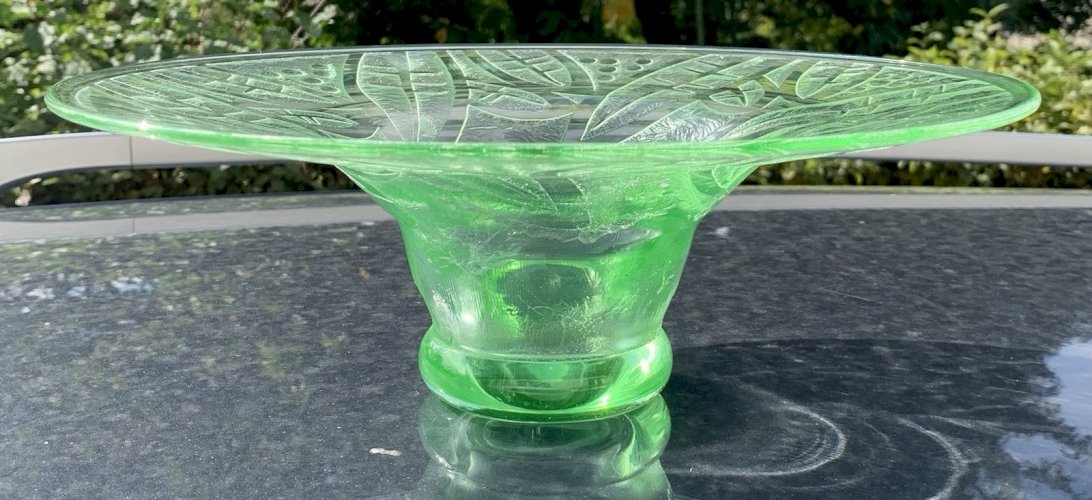 Coupe verre dégagé à l'acide et ouraline art déco signée Fains très bel état