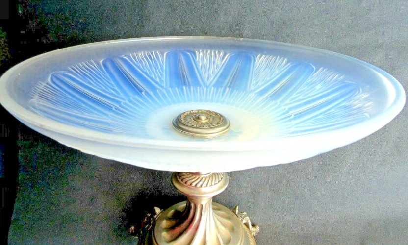 Coupe verre opalescent Art déco, Ezan, Verlys? sur pied métal argenté